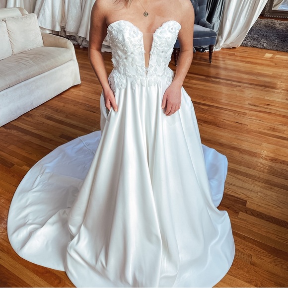 Rivini Adeline Wedding Gown - Picture 4 of 5